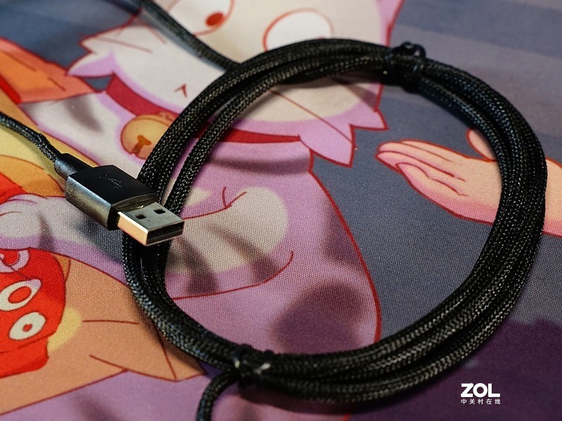 不折腾不快乐，再玩各种桌面好物，显示器、键鼠、耳机、充电器等等全都有