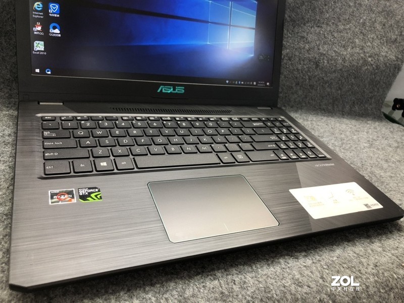 出一台华硕高端游戏本