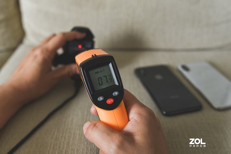 体积不大，但散热性极强的红魔双核散热背夹，用过后都直呼好家伙