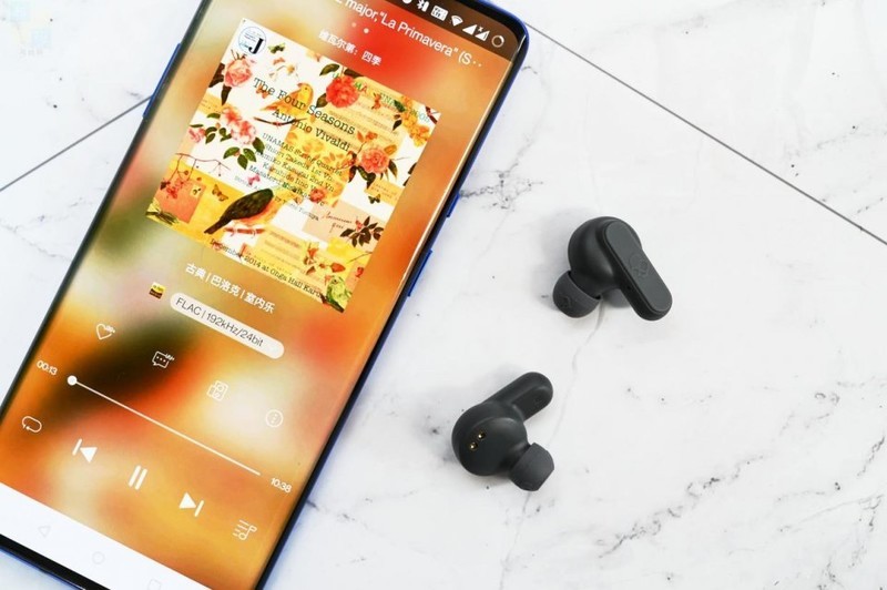 简约时尚真无线耳机，伴你轻装上阵，Skullcandy Dime迷你豆上手