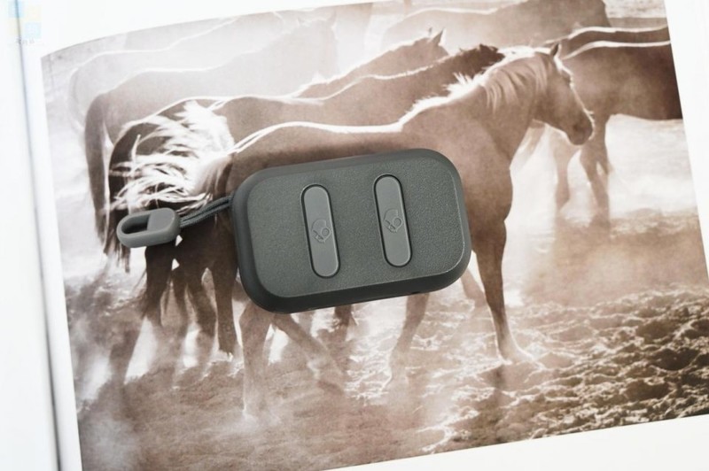 简约时尚真无线耳机，伴你轻装上阵，Skullcandy Dime迷你豆上手