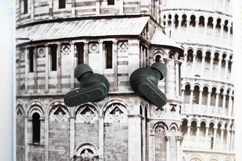 简约时尚真无线耳机，伴你轻装上阵，Skullcandy Dime迷你豆上手