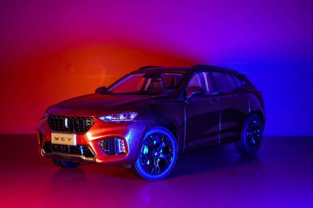 小巧便携，用法灵活。视频图文都需要的布朗尼LED摄影灯