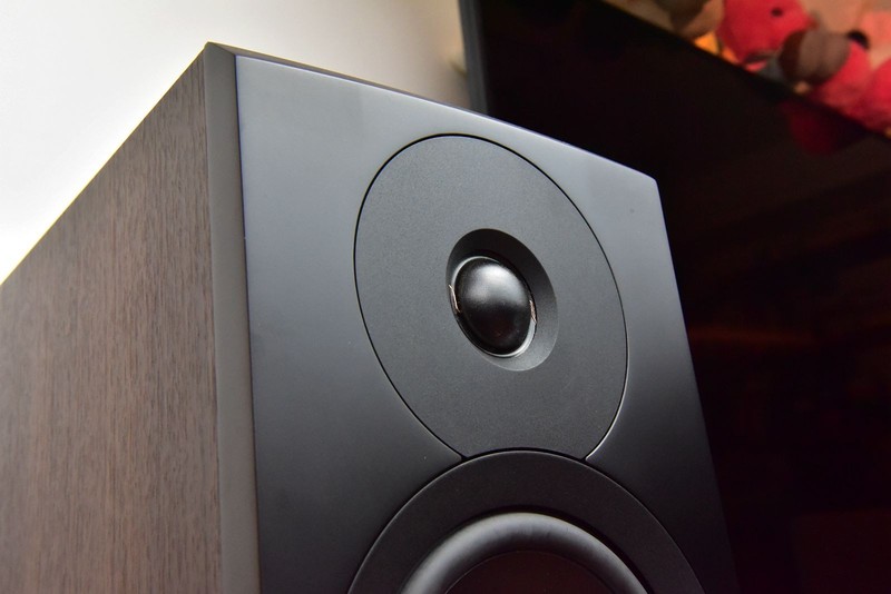 设计细节足以验明正身，丹拿新意境Emit20无源书架箱体验