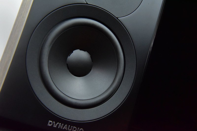 设计细节足以验明正身，丹拿新意境Emit20无源书架箱体验