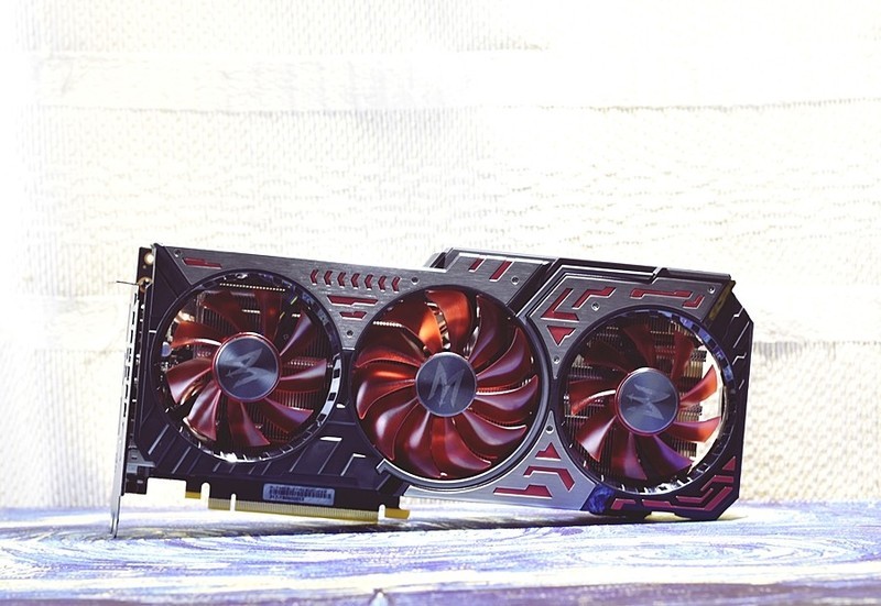 影驰RTX 2070 Super Gamer OC 小姐姐直说好 还要给男朋友买一块