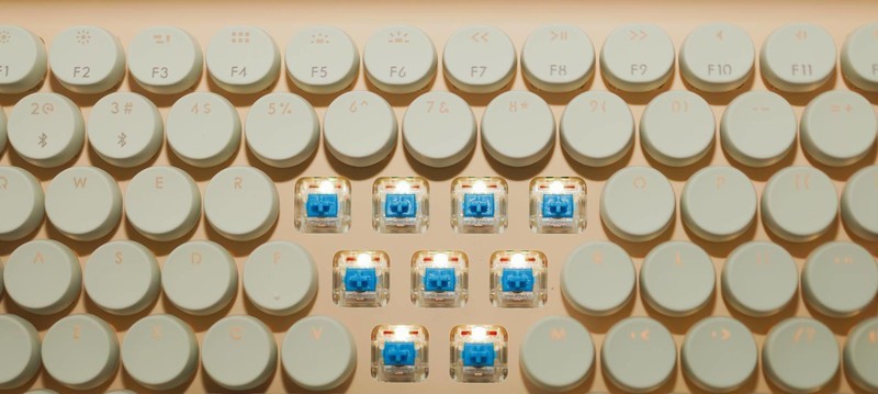 送上洛斐无线蓝牙键盘鼠标套装，追上女神