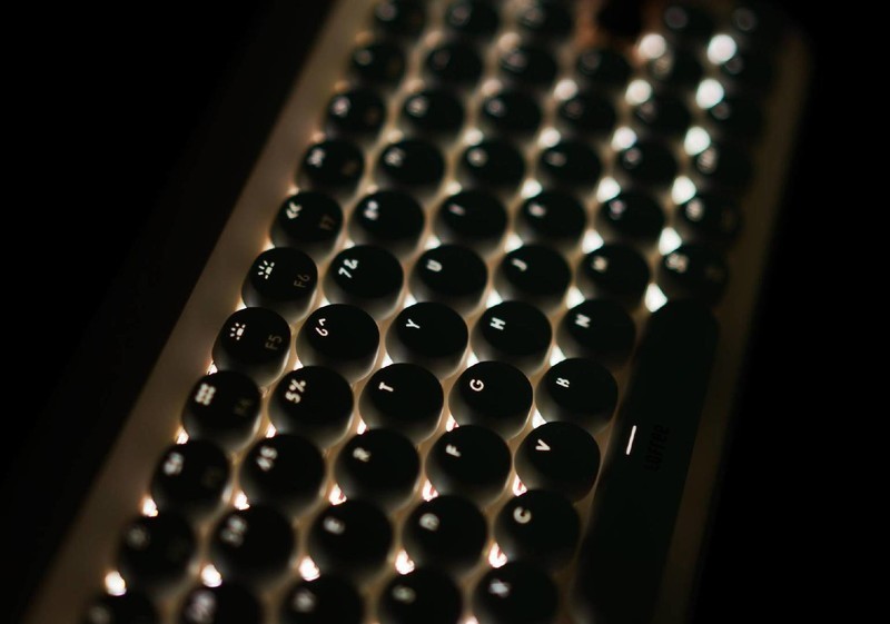 送上洛斐无线蓝牙键盘鼠标套装，追上女神