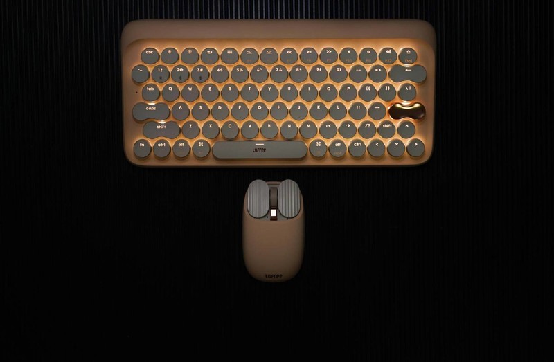 送上洛斐无线蓝牙键盘鼠标套装，追上女神