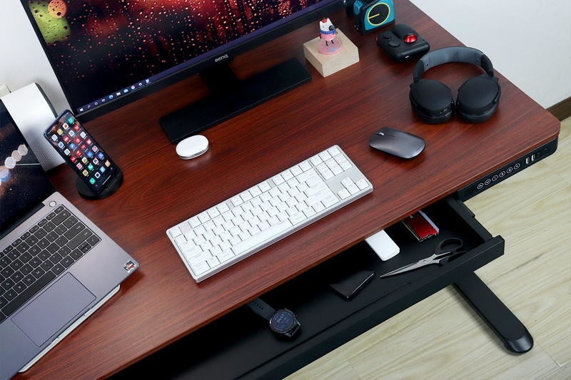 是时候换掉你的旧书桌了！乐歌E5M电动升降桌，坐立换姿不疲劳