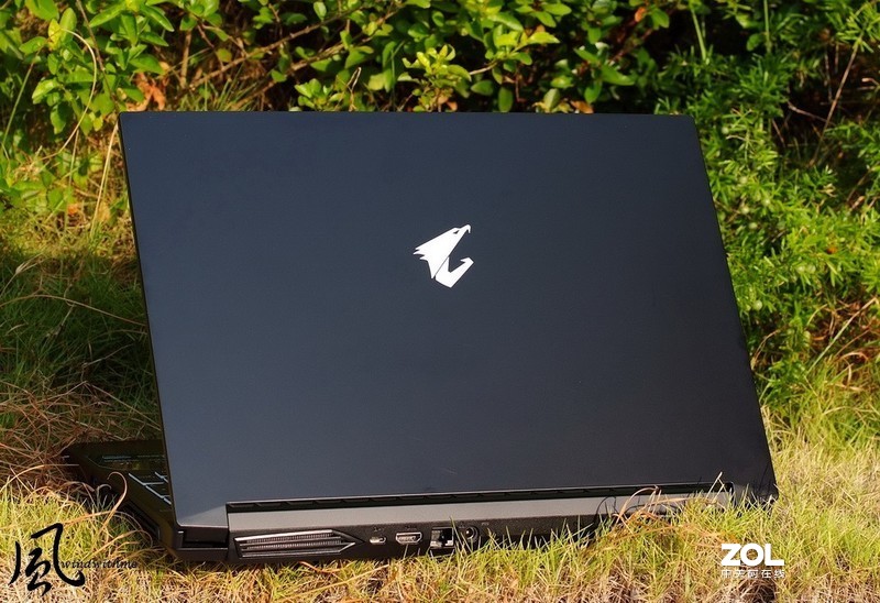 AORUS 5强调内在与可换电池之平价电竞笔电开箱解析