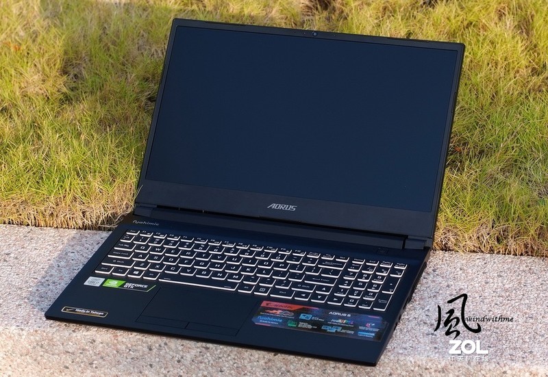 AORUS 5强调内在与可换电池之平价电竞笔电开箱解析