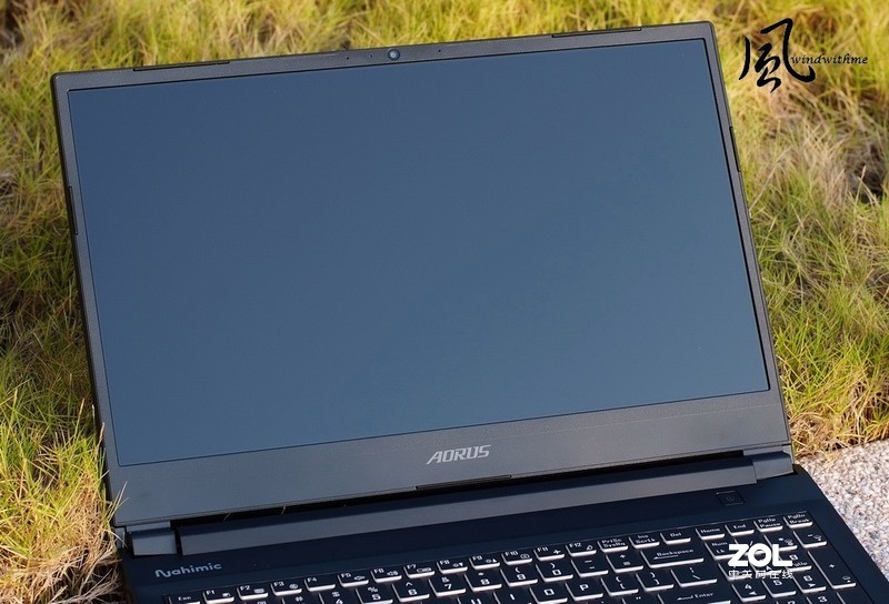 AORUS 5强调内在与可换电池之平价电竞笔电开箱解析