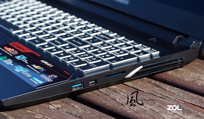 AORUS 5强调内在与可换电池之平价电竞笔电开箱解析