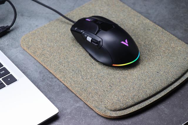 明明很好看，非要拼实力。上手雷柏V330红外电竞鼠标