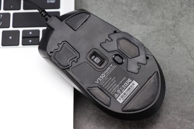 明明很好看，非要拼实力。上手雷柏V330红外电竞鼠标