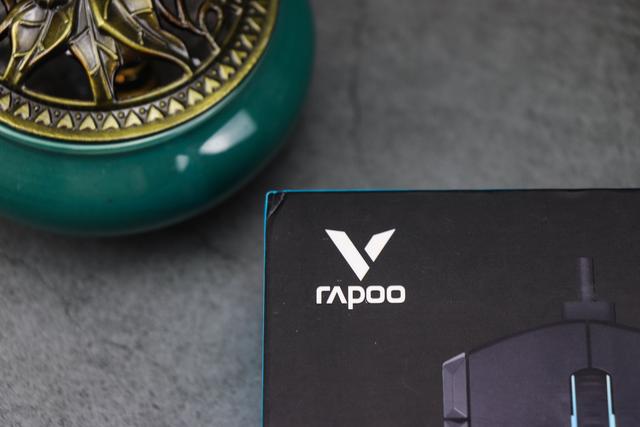 明明很好看，非要拼实力。上手雷柏V330红外电竞鼠标