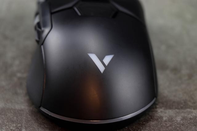 明明很好看，非要拼实力。上手雷柏V330红外电竞鼠标