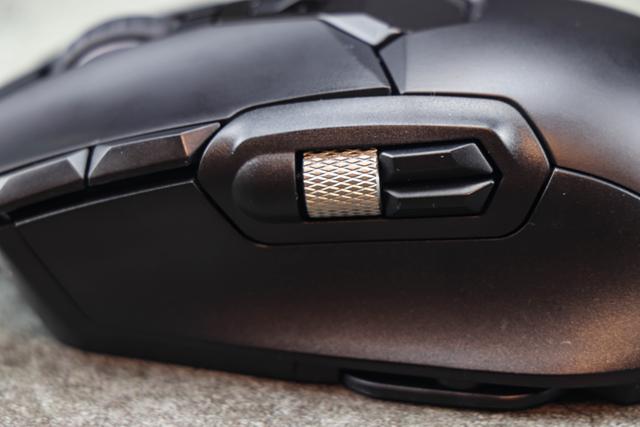 明明很好看，非要拼实力。上手雷柏V330红外电竞鼠标