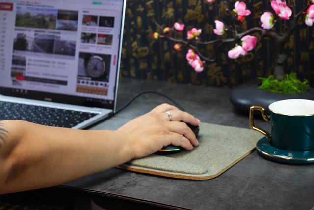 明明很好看，非要拼实力。上手雷柏V330红外电竞鼠标