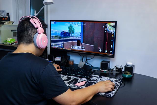 明明很好看，非要拼实力。上手雷柏V330红外电竞鼠标