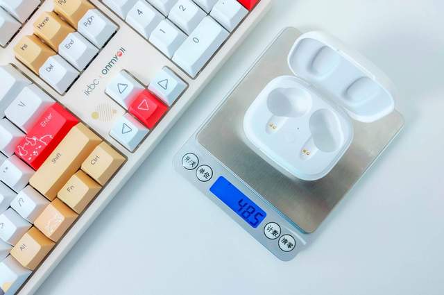 青年良品性价绝杀，魅蓝Blus主动降噪耳机评测：3年半憋的大招