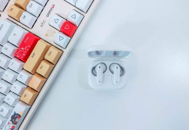 青年良品性价绝杀，魅蓝Blus主动降噪耳机评测：3年半憋的大招