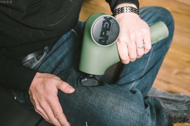 强劲推力配上刚猛转速，真是个运动护理好手，OPOVE APEX筋膜枪体验