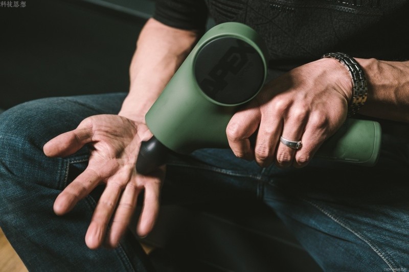 强劲推力配上刚猛转速，真是个运动护理好手，OPOVE APEX筋膜枪体验