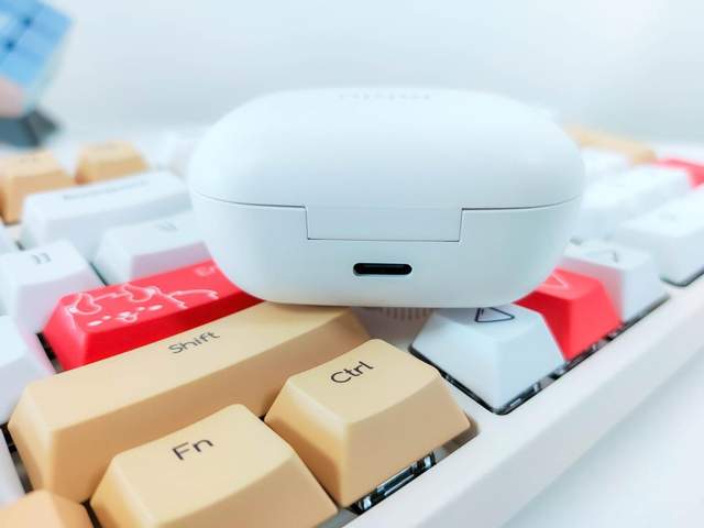 青年良品性价绝杀，魅蓝Blus主动降噪耳机评测：3年半憋的大招