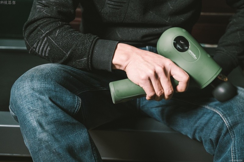 强劲推力配上刚猛转速，真是个运动护理好手，OPOVE APEX筋膜枪体验