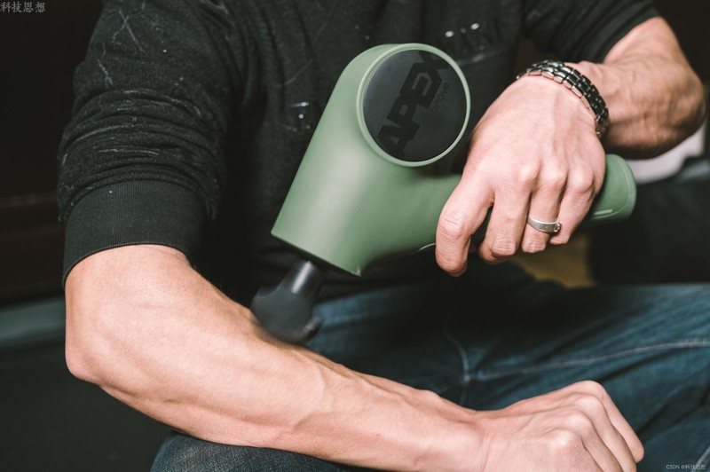 强劲推力配上刚猛转速，真是个运动护理好手，OPOVE APEX筋膜枪体验