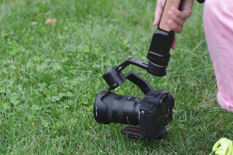 新手拍视频选对不选贵，飞宇AK2000C三轴微单稳定器评测