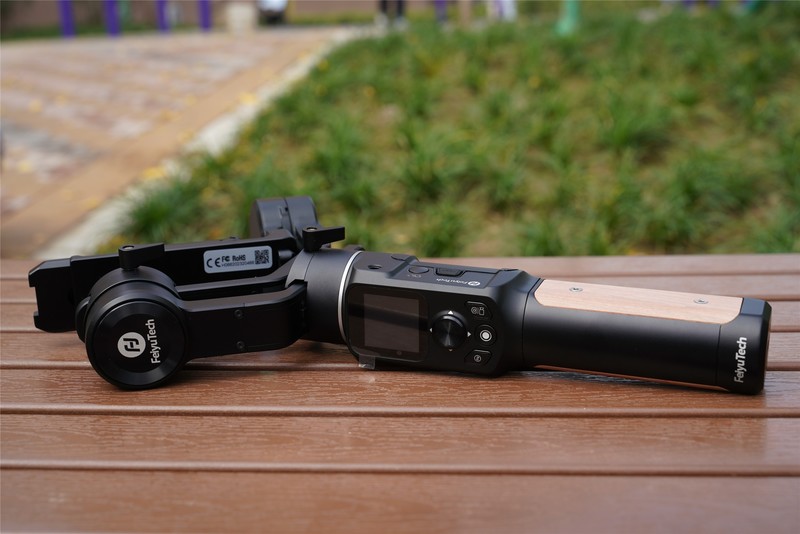 新手拍视频选对不选贵，飞宇AK2000C三轴微单稳定器评测