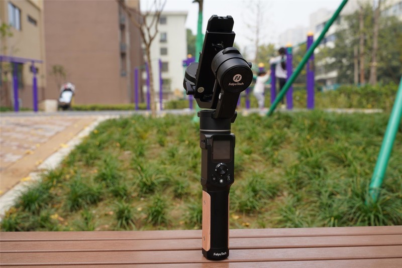 新手拍视频选对不选贵，飞宇AK2000C三轴微单稳定器评测