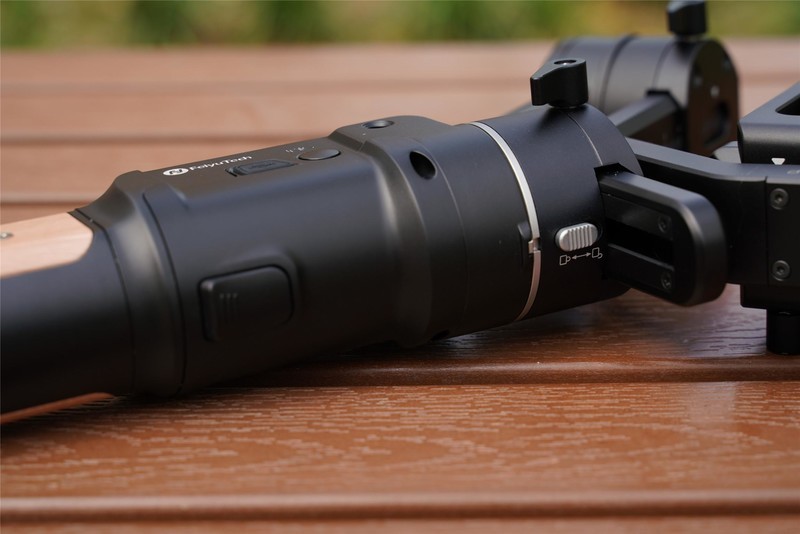 新手拍视频选对不选贵，飞宇AK2000C三轴微单稳定器评测