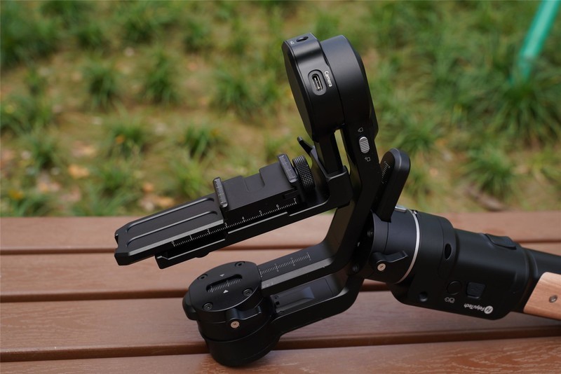 新手拍视频选对不选贵，飞宇AK2000C三轴微单稳定器评测