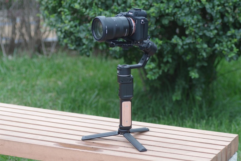 新手拍视频选对不选贵，飞宇AK2000C三轴微单稳定器评测