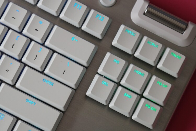 【梦想无线桌面】外设教皇：罗技PRO X superlight轻量化鼠标 G913tkl白色机械键盘