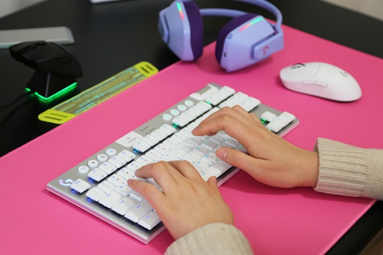 【梦想无线桌面】外设教皇：罗技PRO X superlight轻量化鼠标 G913tkl白色机械键盘