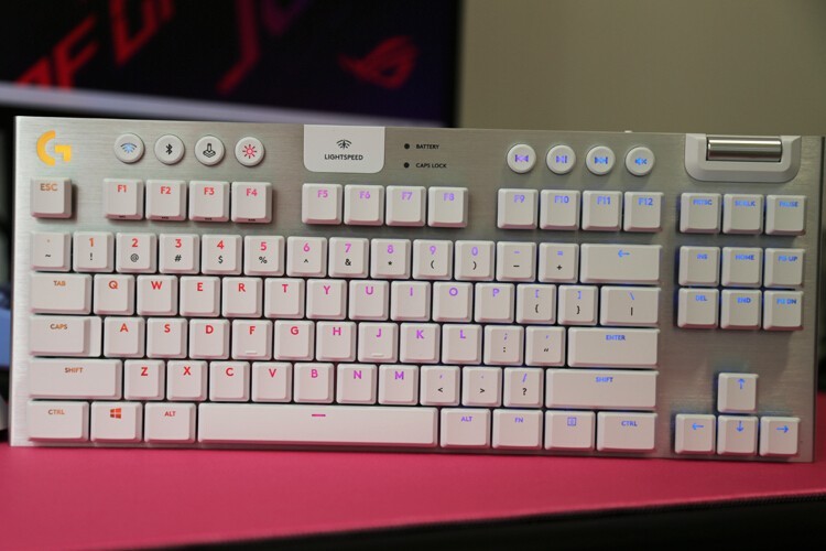 【梦想无线桌面】外设教皇：罗技PRO X superlight轻量化鼠标 G913tkl白色机械键盘