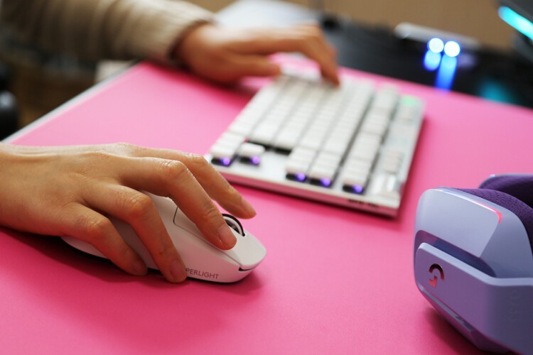 【梦想无线桌面】外设教皇：罗技PRO X superlight轻量化鼠标 G913tkl白色机械键盘