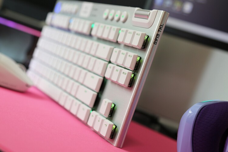 【梦想无线桌面】外设教皇：罗技PRO X superlight轻量化鼠标 G913tkl白色机械键盘