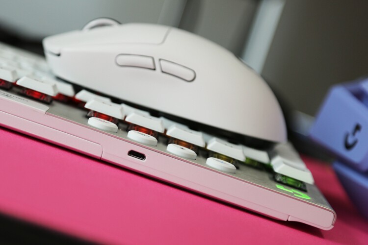 【梦想无线桌面】外设教皇：罗技PRO X superlight轻量化鼠标 G913tkl白色机械键盘