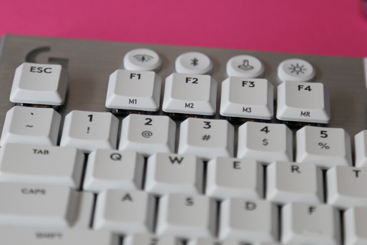 【梦想无线桌面】外设教皇：罗技PRO X superlight轻量化鼠标 G913tkl白色机械键盘