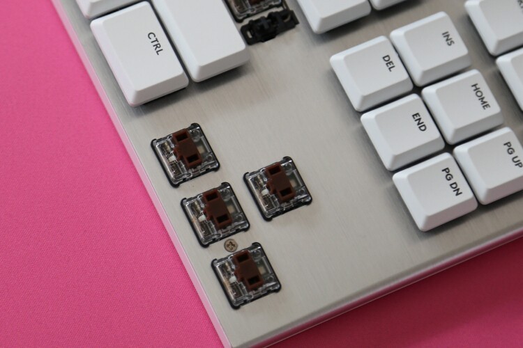 【梦想无线桌面】外设教皇：罗技PRO X superlight轻量化鼠标 G913tkl白色机械键盘