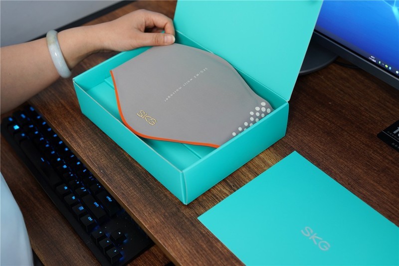 打工人的科技健康礼，SKG联合小米有品上新按摩腰带