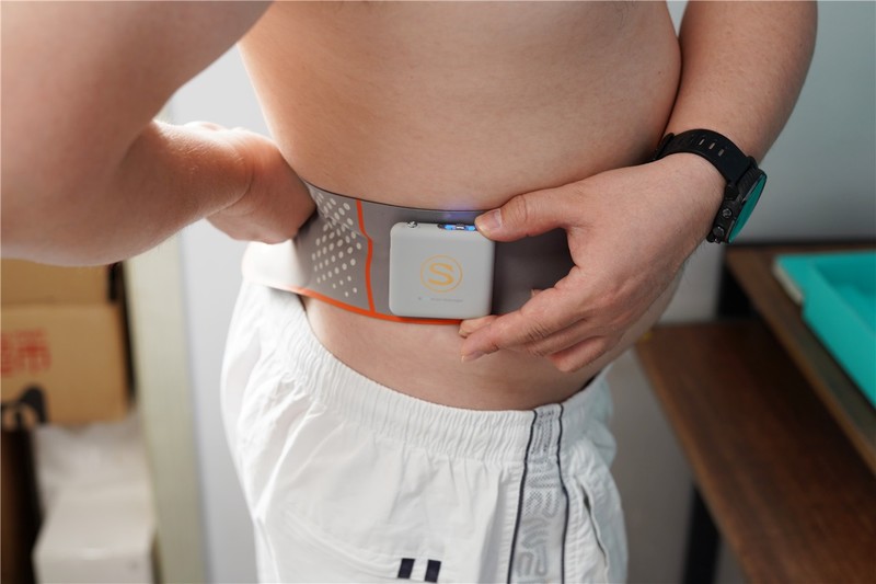打工人的科技健康礼，SKG联合小米有品上新按摩腰带