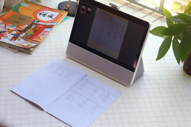 贴心的保驾护航、丰富的儿童教育内容，华为小精灵学习智慧屏体验