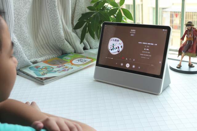贴心的保驾护航、丰富的儿童教育内容，华为小精灵学习智慧屏体验